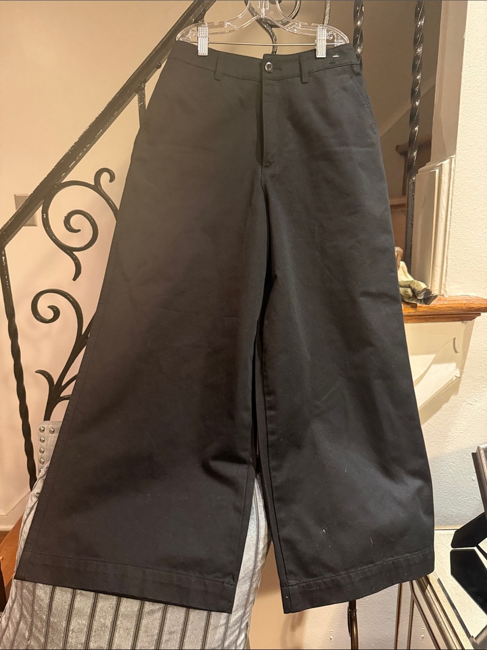 UNI QLO Black Wide-Leg “Barrel” women’s capris- Classic Straight Waist